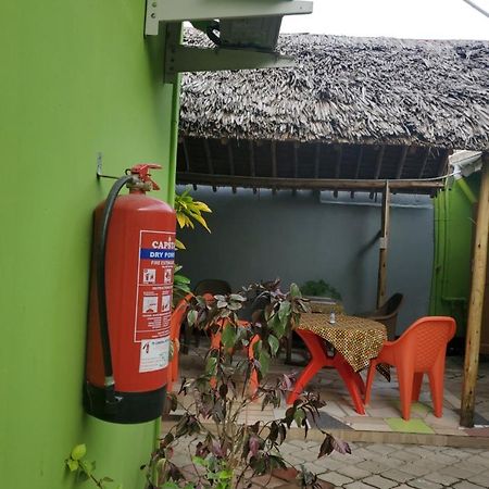L&J Modern Backpackers Bnb Dar es Salaam Extérieur photo