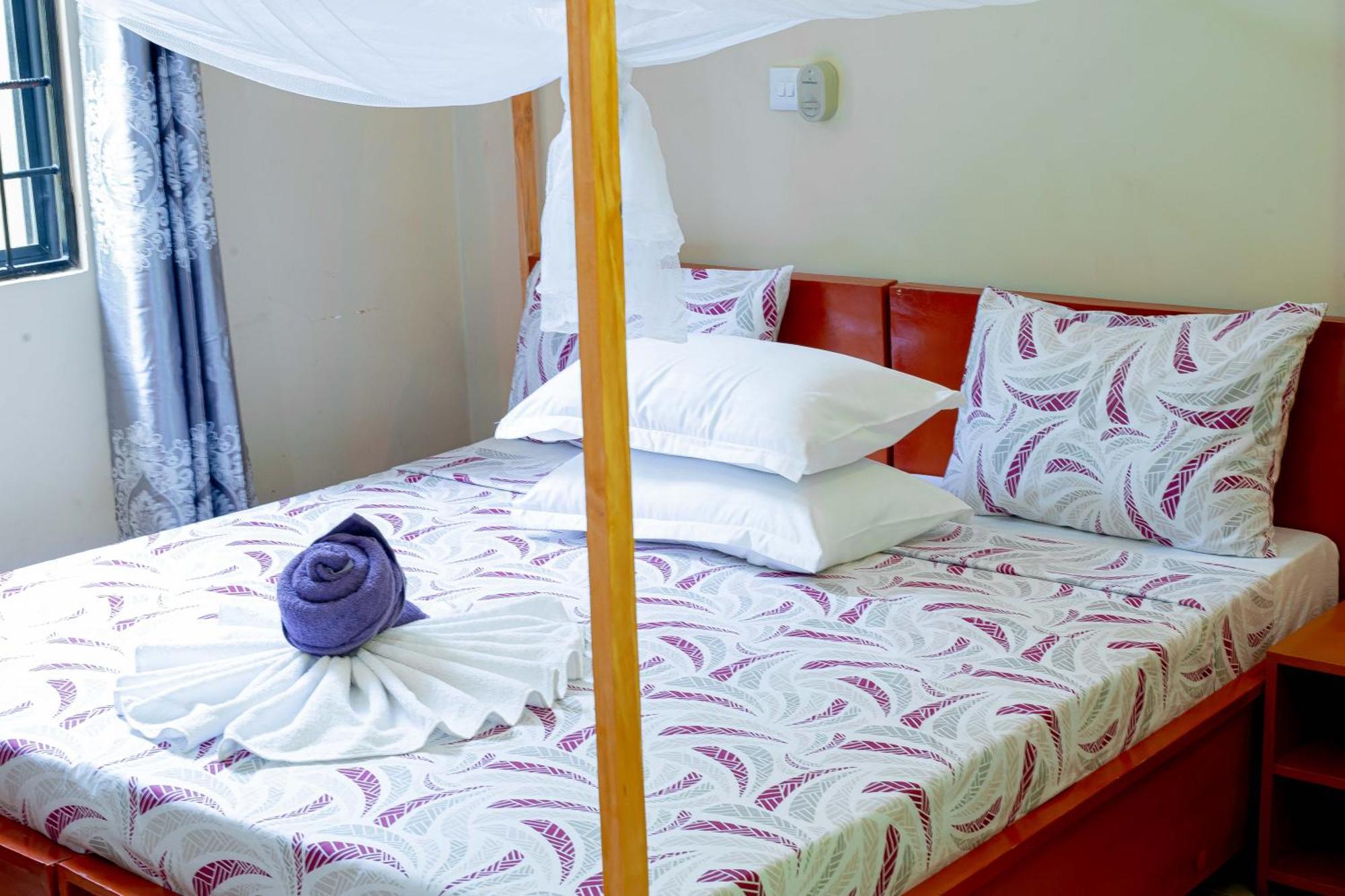 L&J Modern Backpackers Bnb Dar es Salaam Extérieur photo