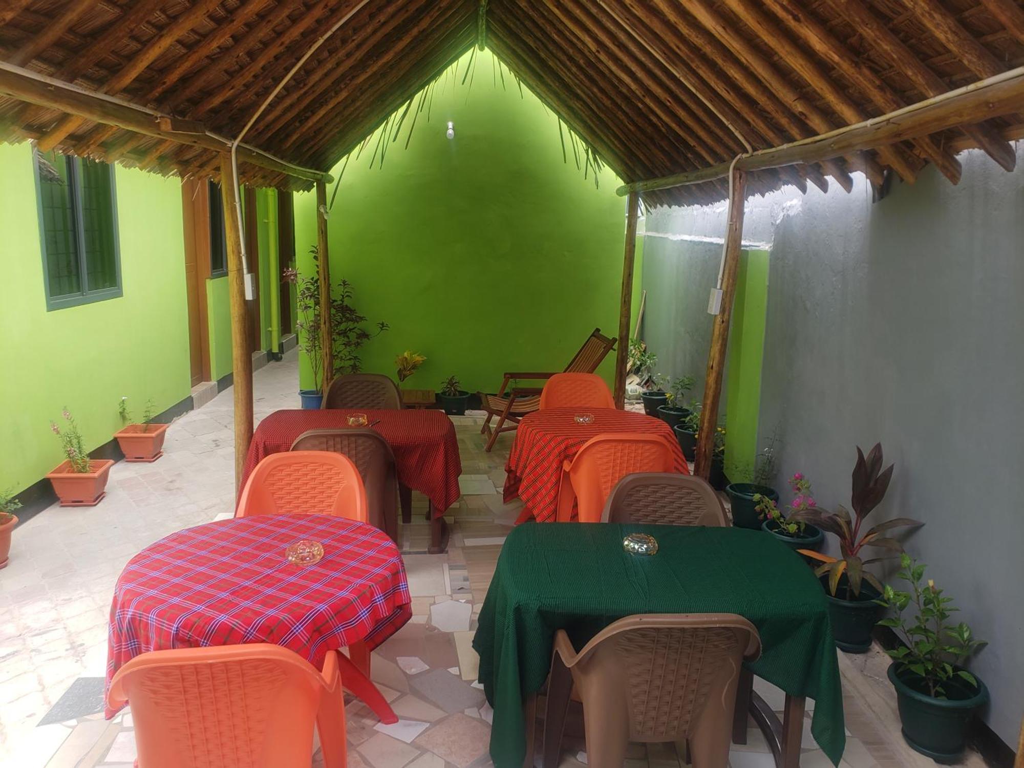 L&J Modern Backpackers Bnb Dar es Salaam Extérieur photo