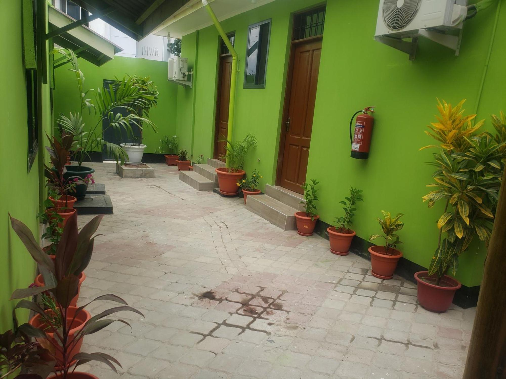 L&J Modern Backpackers Bnb Dar es Salaam Extérieur photo