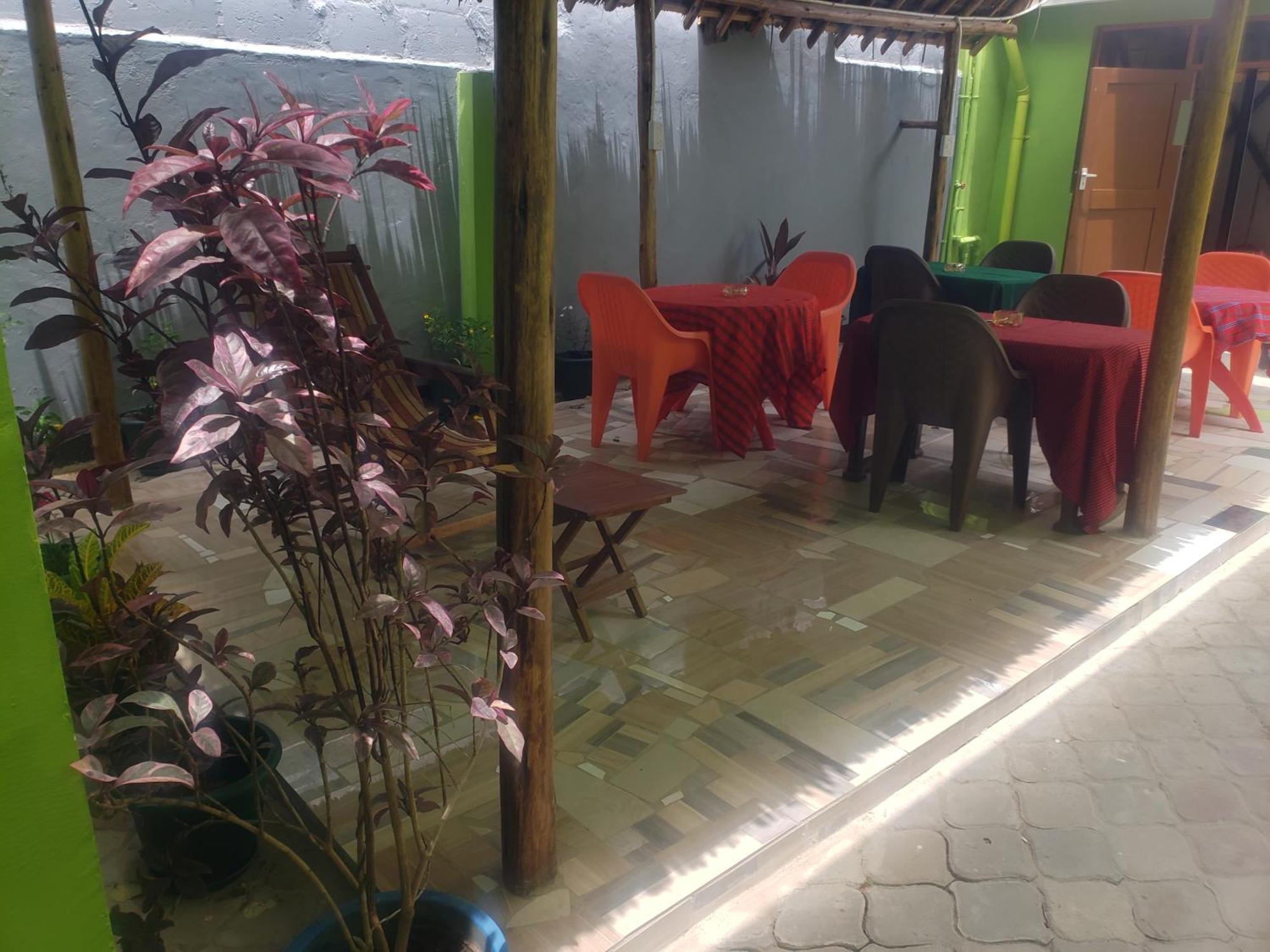 L&J Modern Backpackers Bnb Dar es Salaam Extérieur photo