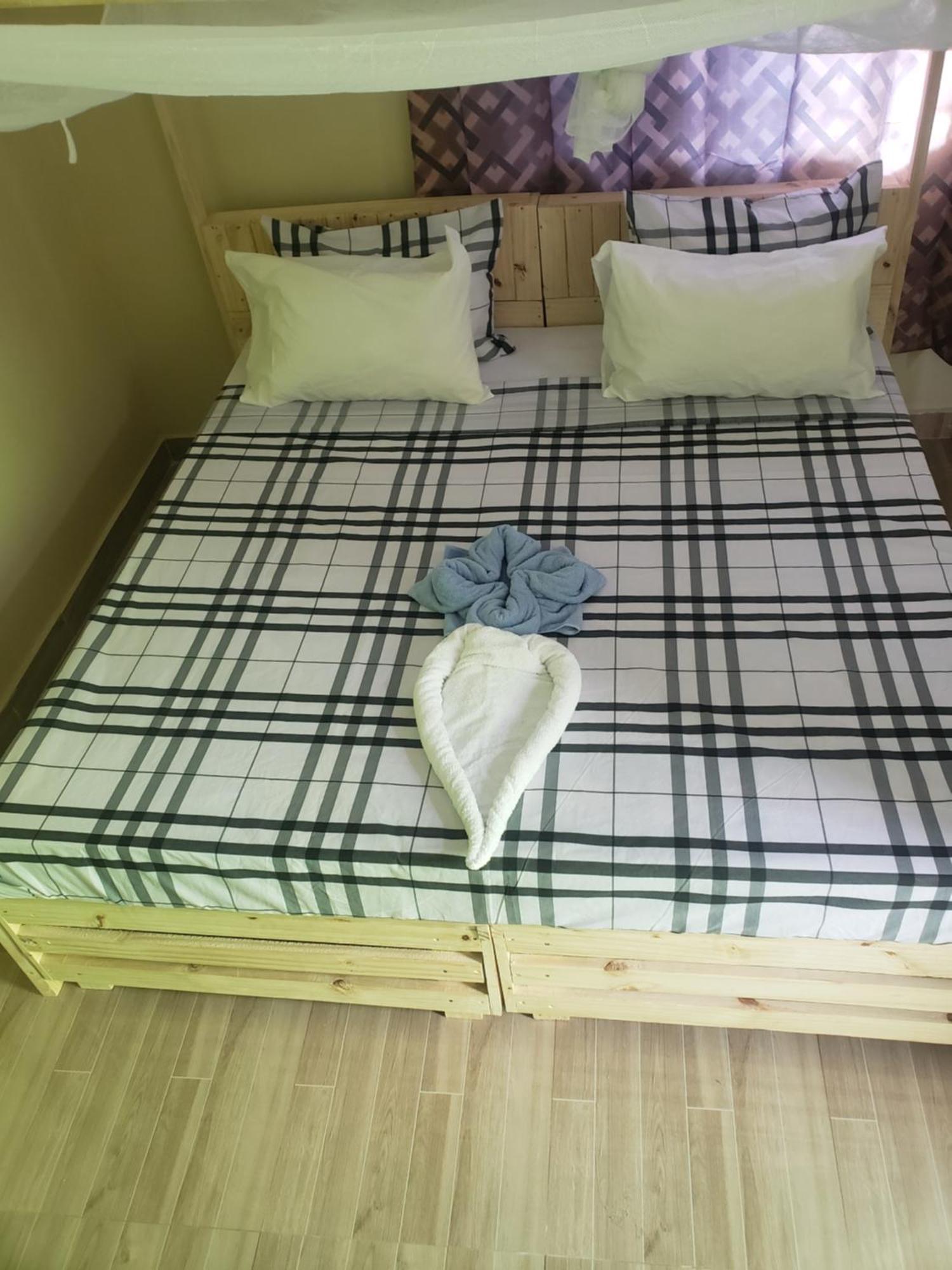 L&J Modern Backpackers Bnb Dar es Salaam Extérieur photo