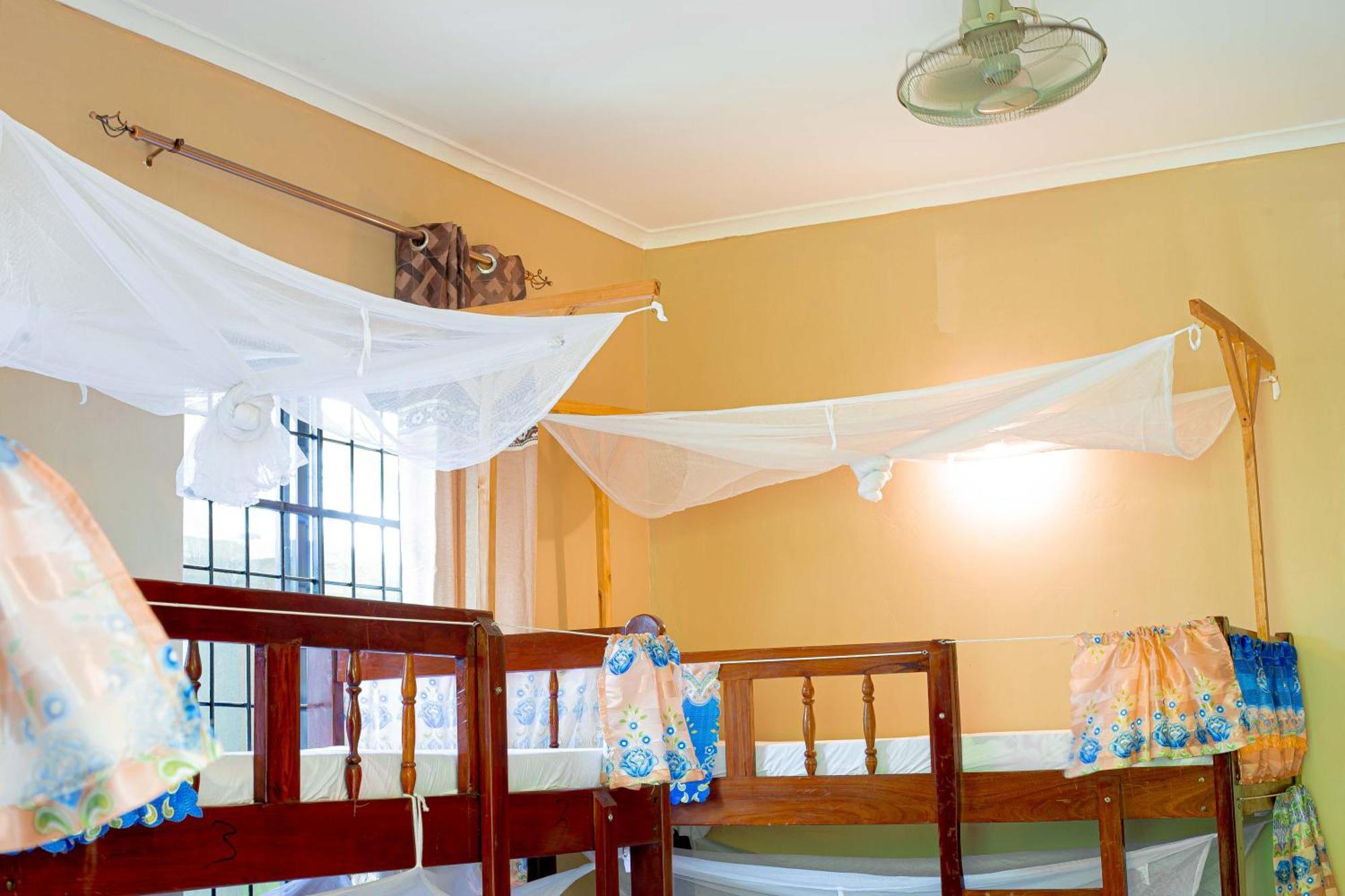 L&J Modern Backpackers Bnb Dar es Salaam Extérieur photo