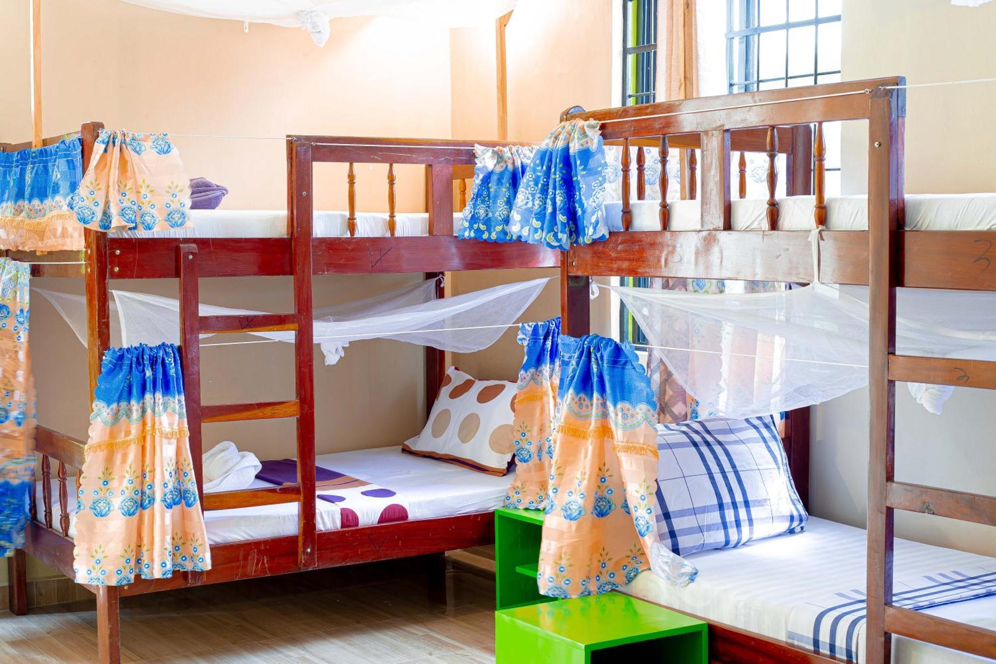 L&J Modern Backpackers Bnb Dar es Salaam Extérieur photo