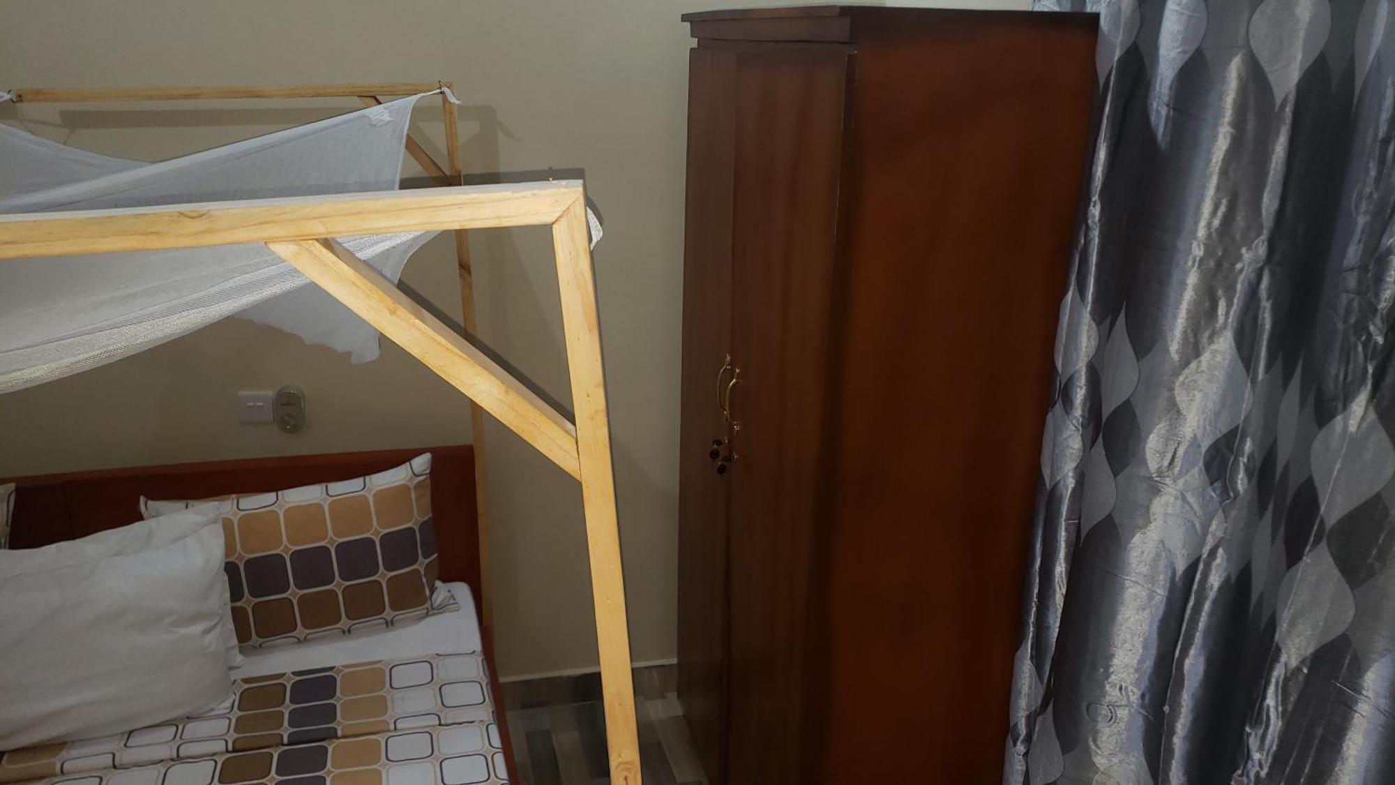 L&J Modern Backpackers Bnb Dar es Salaam Extérieur photo