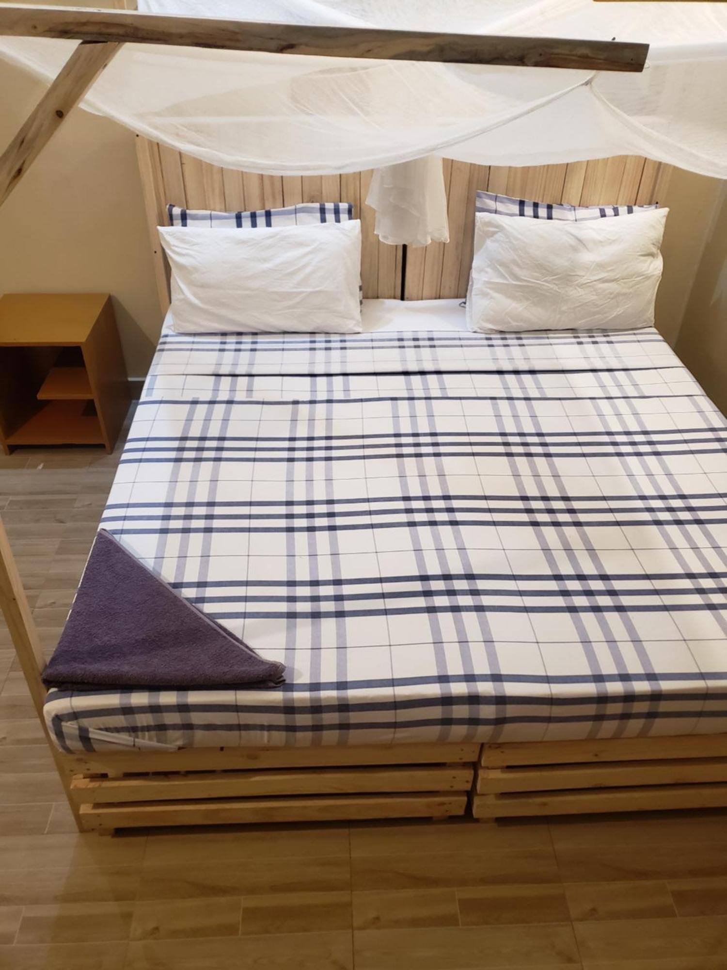 L&J Modern Backpackers Bnb Dar es Salaam Extérieur photo