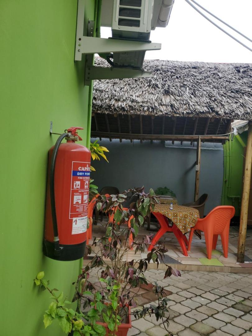 L&J Modern Backpackers Bnb Dar es Salaam Extérieur photo